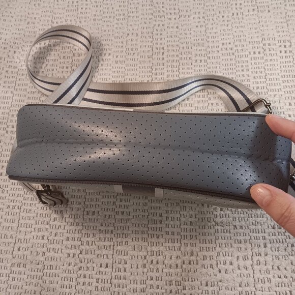 HAUTE SHORE women's 'Blair' Crossbody color block adjustable guitar strap purse - Picture 6 of 15